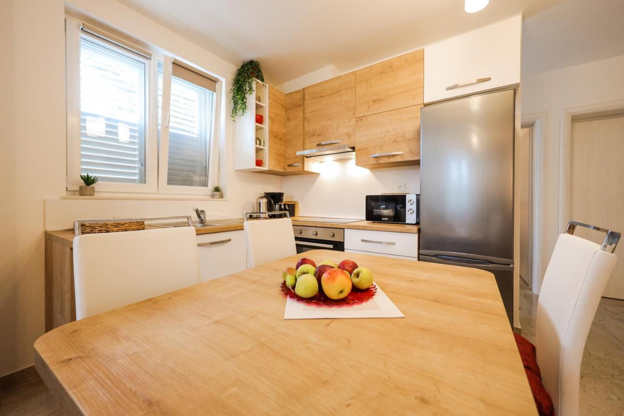 Apartmani Lelu Pridraga Екстер'єр фото