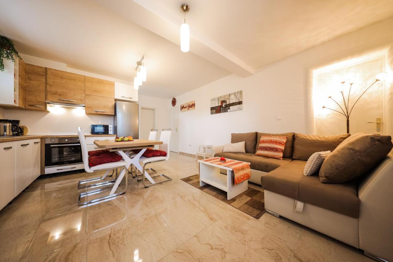 Apartmani Lelu Pridraga Екстер'єр фото